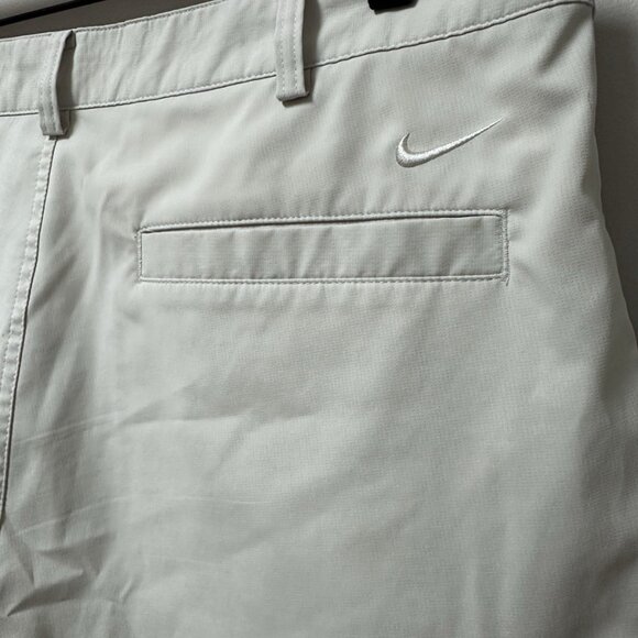 Nike Golf Tour Performance Dri Fit Khaki Shorts Mens Size 34 Tan Cargo Pockets - Picture 4 of 9